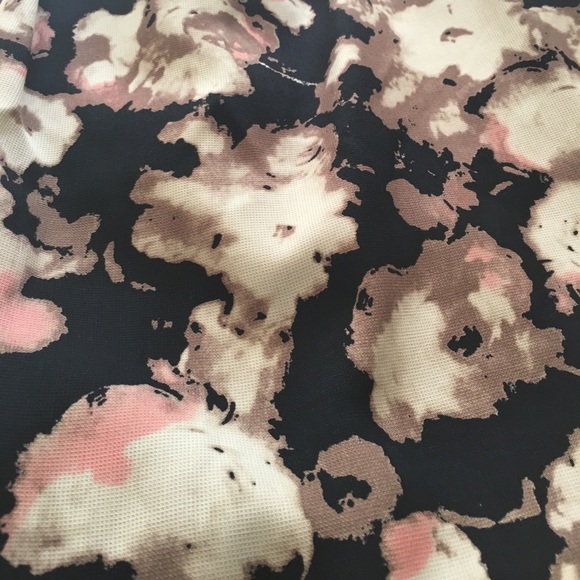 McGuinn | Pretty peplum floral halter top, open back dress — Size 6 - Picture 6 of 10